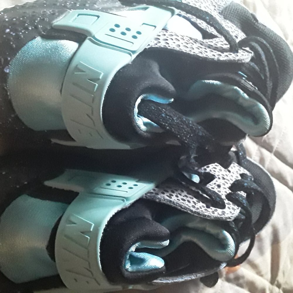 Nike Women's Black & Teal Speckled Sneakers - Picture 3 of 9